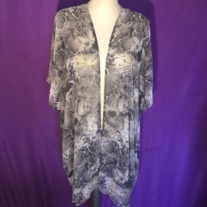 💜NWT💜 Snake Print Kimono